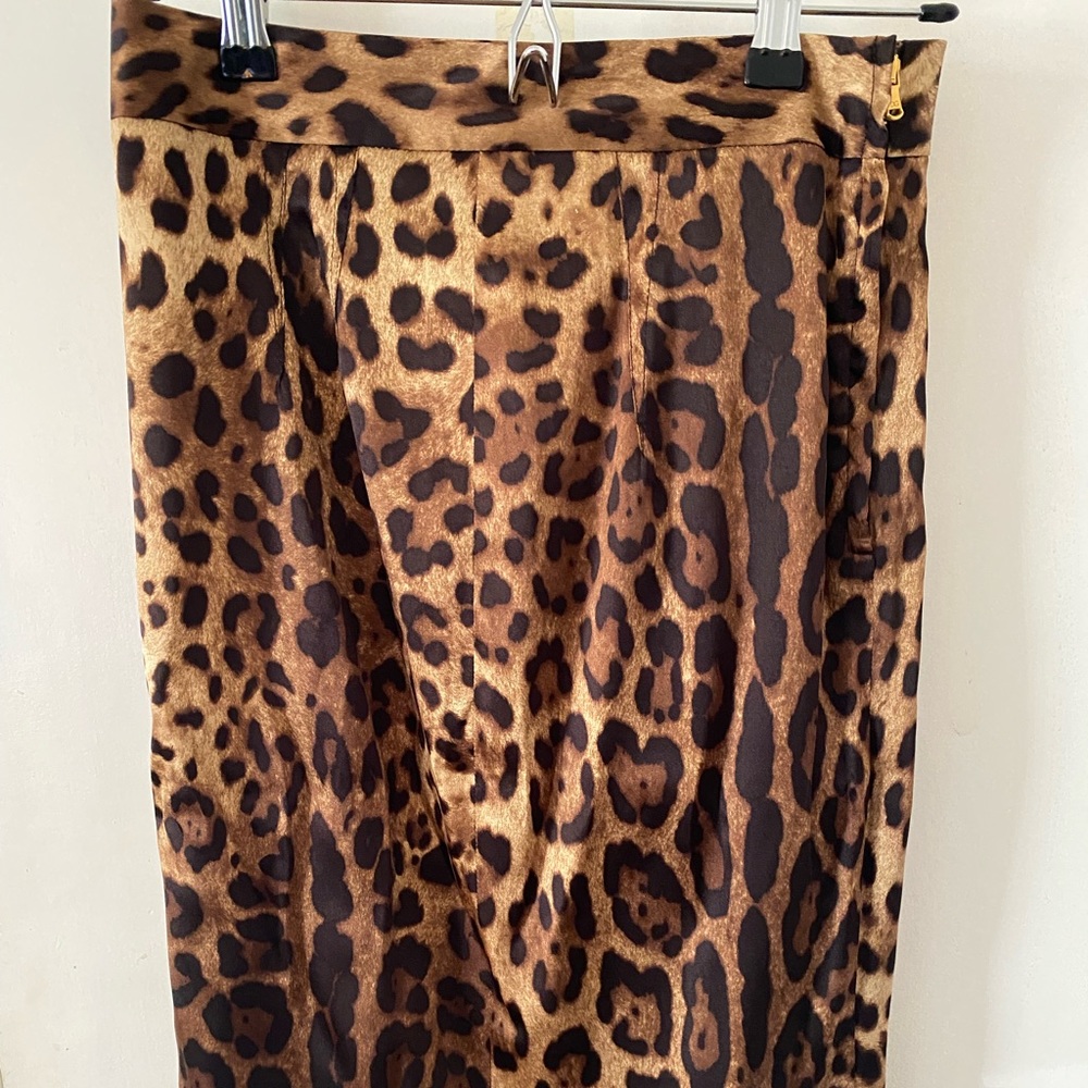 Dolce&Gabbana Leopard-print charmeuse calf-length pencil skirt. High-waisted.